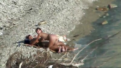 Любительська пара вуайеристів еротика порно онлайн на громадському нудистському пляжі, роблячи неслухняні речі